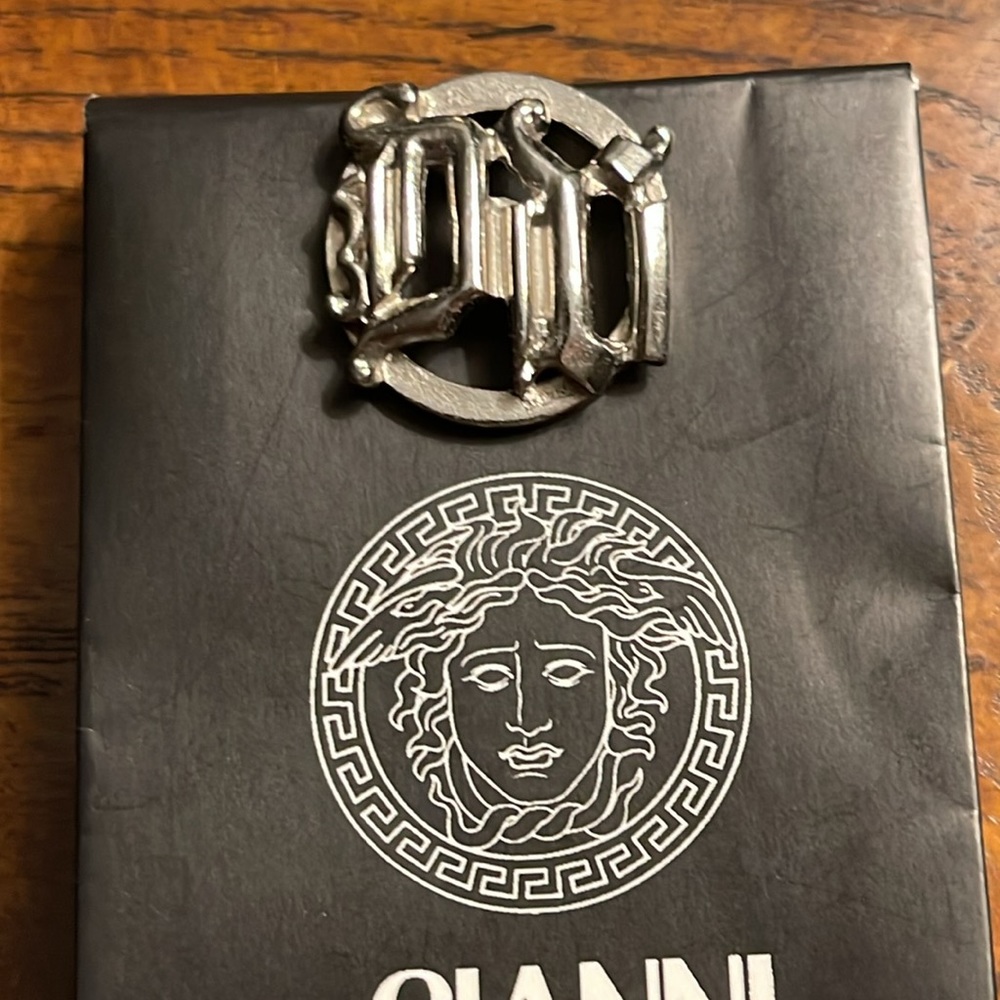 Versace Button NEW - Picture 2 of 6